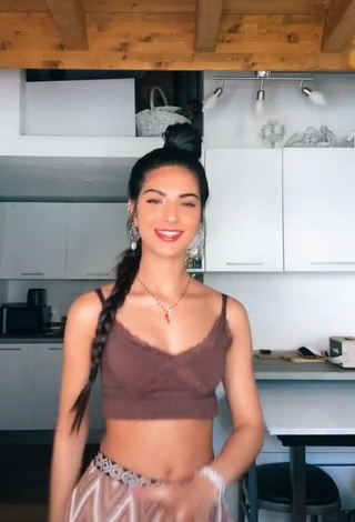 3. Sweetie Elisa Maino in Brown Crop Top