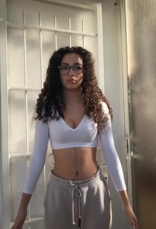 1. Erotic María Romero in White Crop Top