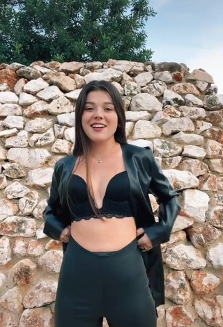 1. Erotic Mélanie Vicente in Black Bra