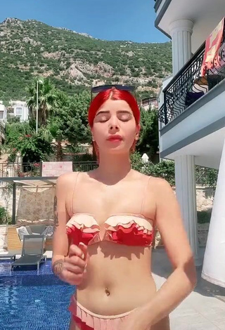 1. Sexy Merve Yalçın in Bikini at the Pool