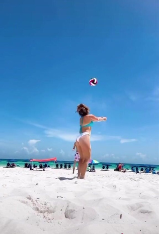 3. Irresistible Nika Motiie Shows Butt at the Beach