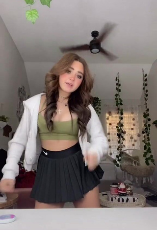 Irresistible Nika Motiie in Green Crop Top