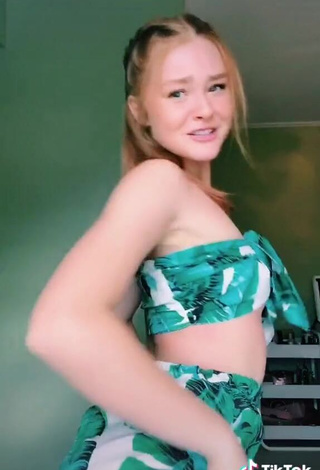 3. Erotic Alyssa Holum in Floral Crop Top (Underboob)