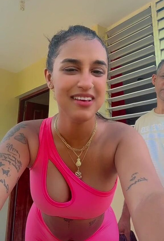 1. Sensual Jenny Camacho Shows Cleavage in Pink Crop Top