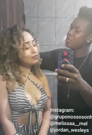 Erotic Jordan e Mel Shows Cleavage in Striped Dress (Side Boob)