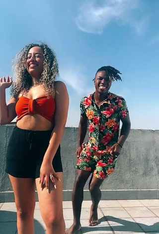 1. Erotic Jordan e Mel Shows Cleavage in Red Tube Top