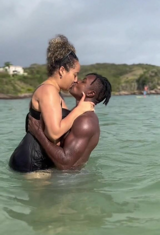 Erotic Jordan e Mel Shows Cleavage in Black Bikini Top in the Sea