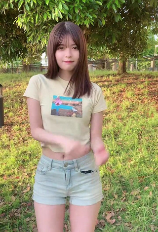 Irresistible Kagei Hina in Crop Top