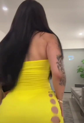 3. Magnetic Karely Ruiz while Twerking Braless (Side Boob)