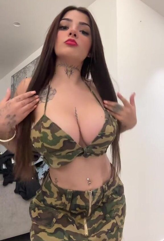 3. Seductive Karely Ruiz Shows Cleavage in Camouflage Crop Top (Side Boob)