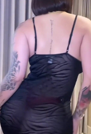 Hottest Karely Ruiz while Twerking without Bra (Side Boob)