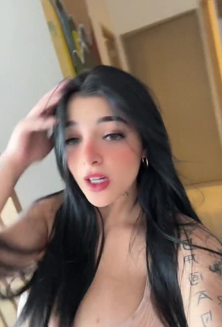 Sweetie Karely Ruiz Shows Cleavage in Bra and Bouncing Tits (Side Boob)