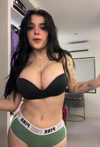 1. Irresistible Karely Ruiz Shows Cleavage in Black Bra (Side Boob)