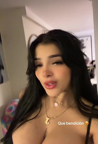 3. Sweetie Karely Ruiz Shows Cleavage (Side Boob)