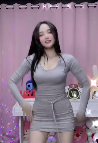 Beautiful Yu Baek-hap Shows Cleavage in Sexy Grey Dress