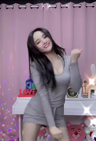 3. Beautiful Yu Baek-hap Shows Cleavage in Sexy Grey Dress