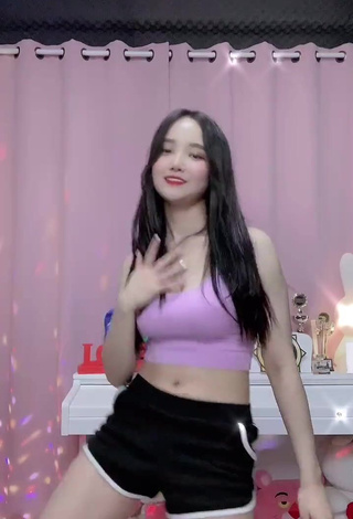 3. Yu Baek-hap Shows Cleavage in Sweet Pink Crop Top