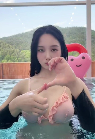 Wonderful Yu Baek-hap Shows Cleavage in Bikini Top at the Pool