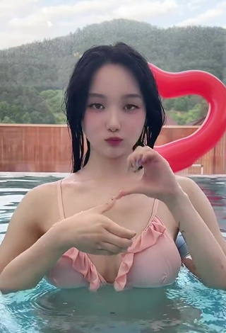 Hottest Yu Baek-hap Shows Cleavage in Bikini Top at the Pool