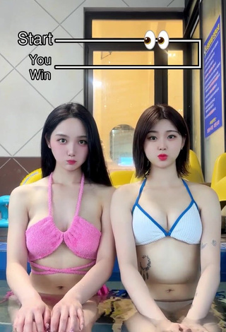 2. Amazing Yu Baek-hap Shows Cleavage in Hot Pink Bikini Top at the Pool