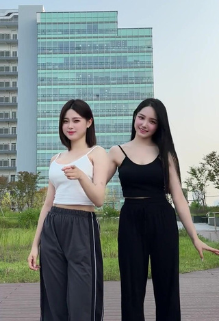 1. Sweet Yu Baek-hap Shows Cleavage in Cute Black Crop Top