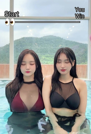 1. Erotic Yu Baek-hap Shows Cleavage in Bikini Top at the Swimming Pool