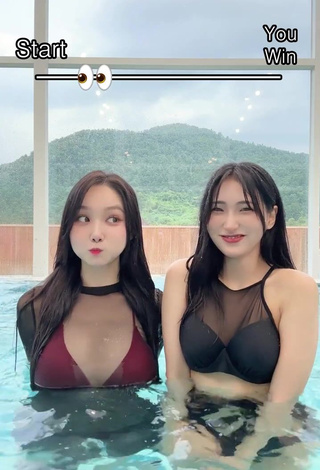 Erotic Yu Baek-hap Shows Cleavage in Bikini Top at the Swimming Pool