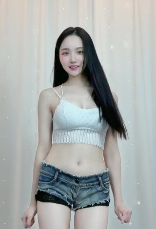 Amazing Yu Baek-hap Shows Cleavage in Hot White Crop Top