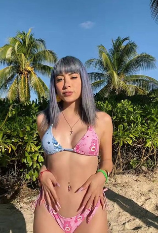 Amazing Legna Hernández Shows Cleavage in Hot Bikini (Side Boob)