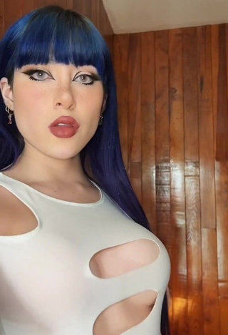 1. Hot Legna Hernández Braless (Side Boob)