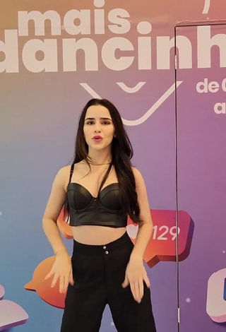 3. Erotic Letícia Pedro Shows Cleavage in Black Crop Top