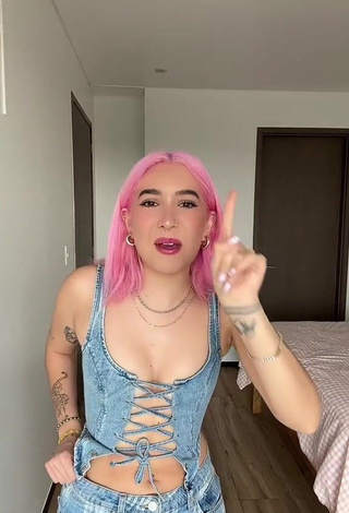 1. Irresistible Lily Garcia Shows Cleavage in Crop Top (Side Boob)