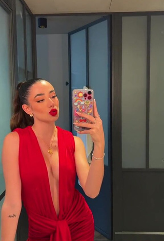 3. Pretty Lola Moreno Marco Shows Cleavage in Red Dress (Side Boob)