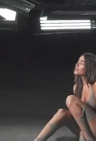 1. Erotic Madison Beer Shows Cleavage in Grey Overall