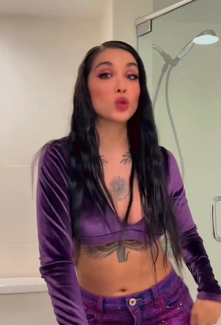 3. Dazzling Maria Becerra Shows Cleavage in Inviting Purple Crop Top (Underboob)