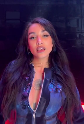 1. Irresistible Maria Becerra Shows Cleavage in Black Overall (Side Boob)