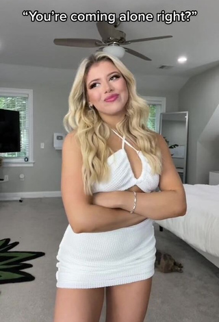 1. Sweetie Mariah and Bill Shows Cleavage in White Dress (Side Boob)