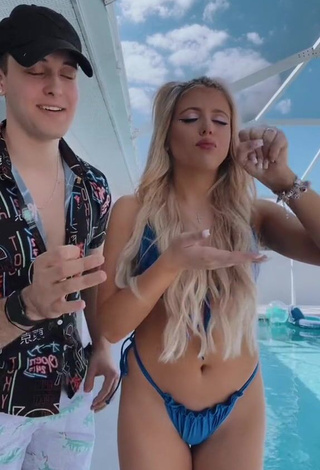 3. Captivating Mariah and Bill Shows Cleavage in Blue Bikini