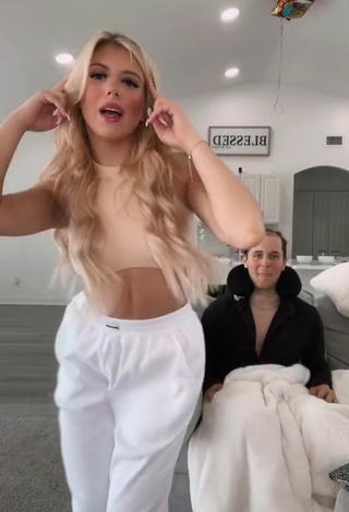 Cute Mariah and Bill in Crop Top