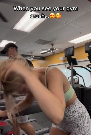 Erotic Mariah and Bill Shows Cleavage in Sport Bra in the Sports Club while doing Sports Exercises