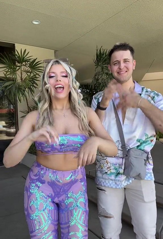 Hot Mariah and Bill Shows Cleavage in Crop Top