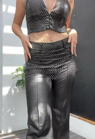 Sexy Mariana Cantu Shows Cleavage in Black Crop Top