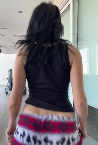 Hot Mariana Cantu in Crop Top while Twerking