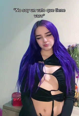 Mariana Ayala Looks Really Cute in Black Crop Top (Side Boob)