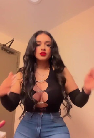 1. Irresistible Marlene Santana Shows Cleavage in Black Top (Side Boob)