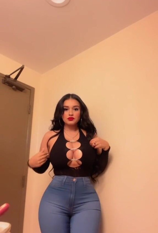 3. Irresistible Marlene Santana Shows Cleavage in Black Top (Side Boob)