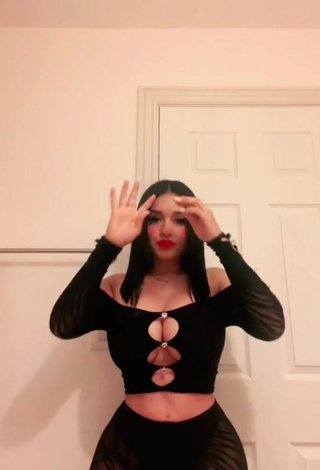 3. Fine Marlene Santana Shows Cleavage in Sweet Black Crop Top (Side Boob)