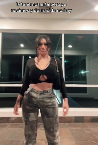 3. Alluring Marlene Santana Shows Cleavage in Erotic Black Crop Top (Side Boob)