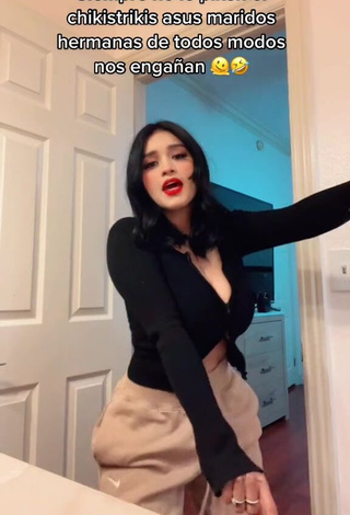 3. Sweet Marlene Santana Shows Cleavage in Cute Black Crop Top