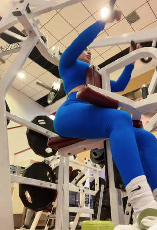 3. Hot Marlene Santana in Blue Leggings in the Sports Club while doing Sports Exercises